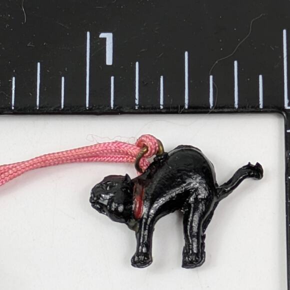 Vtg Black Cat Halloween Charm Plastic Miniature Pink Cord Celluloid Cracker Jack - Picture 2 of 3